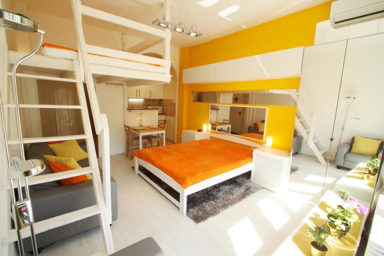 Sunny Studio With Balcony In Party District Budapešť Exteriér fotografie
