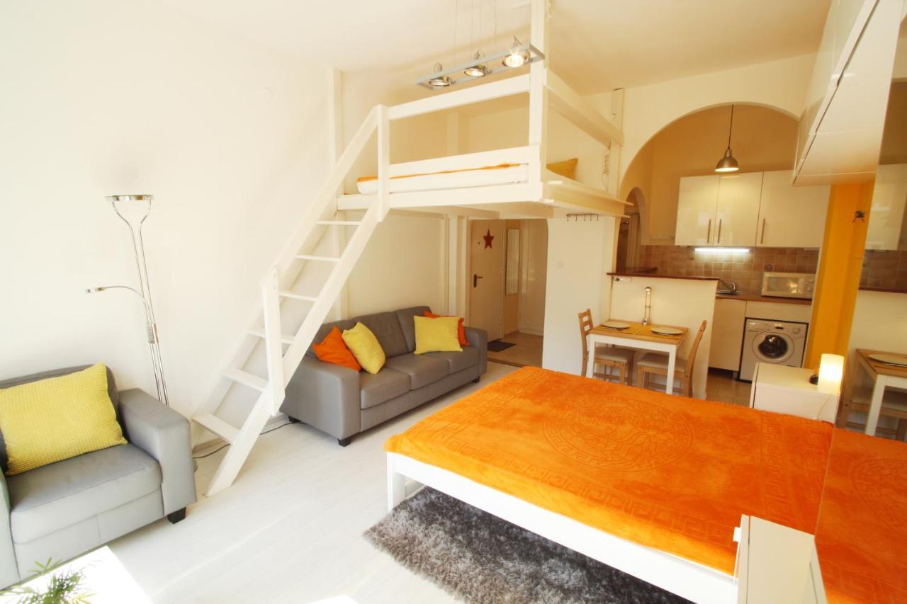 Sunny Studio With Balcony In Party District Budapešť Exteriér fotografie