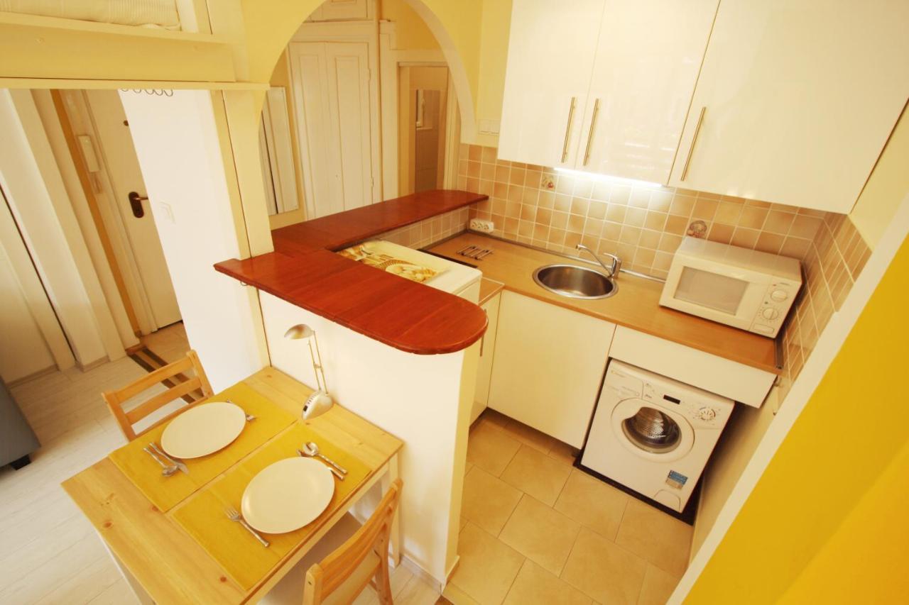 Sunny Studio With Balcony In Party District Budapešť Exteriér fotografie