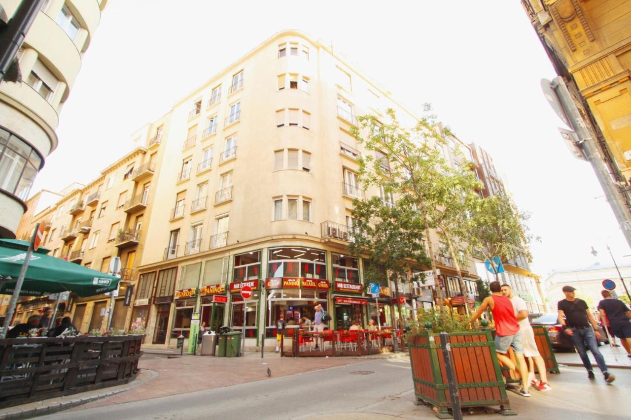 Sunny Studio With Balcony In Party District Budapešť Exteriér fotografie