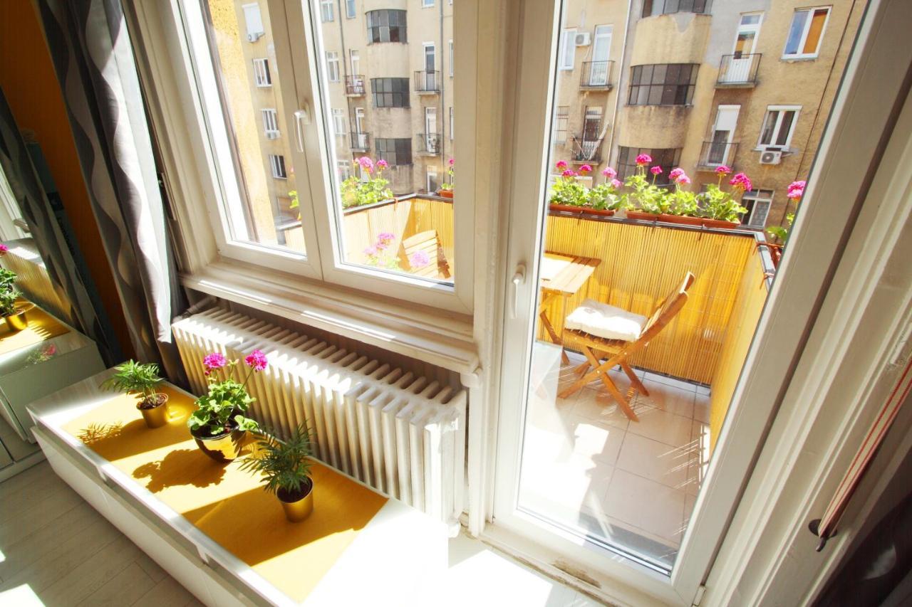 Sunny Studio With Balcony In Party District Budapešť Exteriér fotografie
