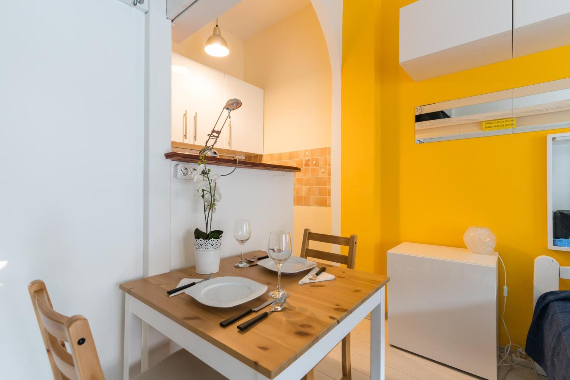 Sunny Studio With Balcony In Party District Budapešť Exteriér fotografie